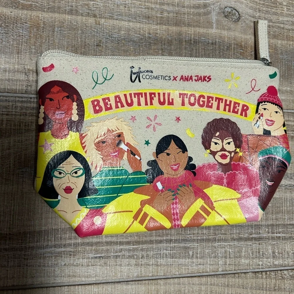 iT Cosmetics x Ana Jaks Canvas Cosmetic Travel Zipper Case/ makeup bag. NWOT